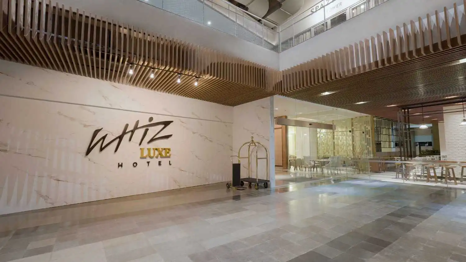 Whiz Luxe Hotel Spazio Surabaya – hotel bintang 5 di Surabaya Barat